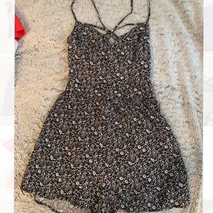 ❌SOLD NWT black and white floral open-back romper